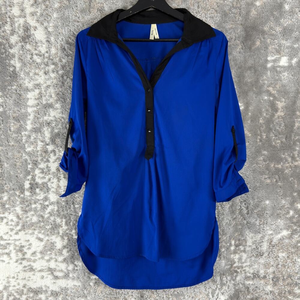 Truth Size S Minimalist CAsual V Neck Button Top Blue 3/4 Sleeve Collar